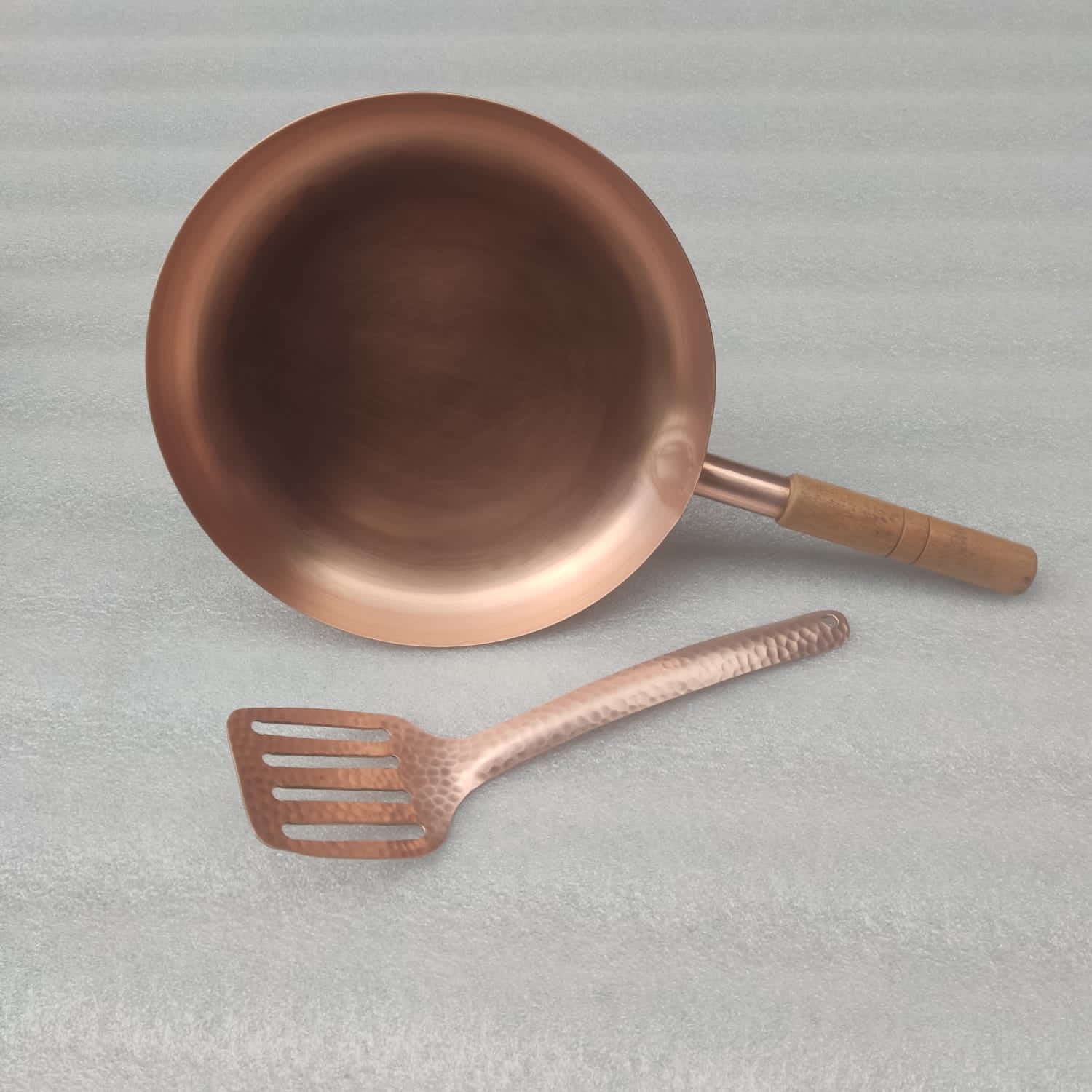 10" Round Plain Copper Pan with Matte Finish, Wood Handle and Spatula
